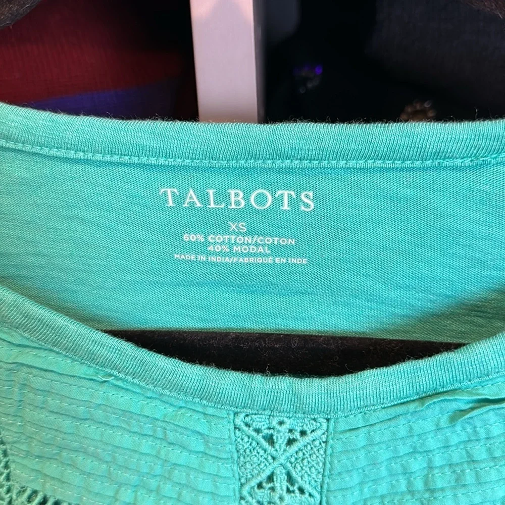 Talbots green with pleats and embroidery short sleeve scoop neck top size XS